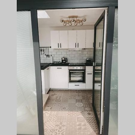 Wunderschoene Sanierte Wohnung Vor Den Toren Koelns Bagian luar foto