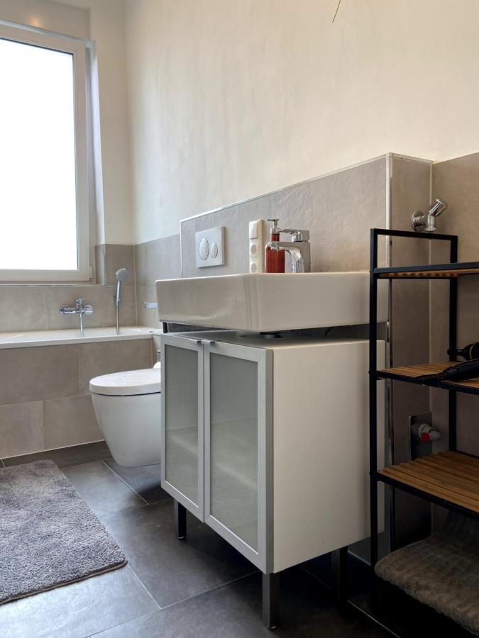 Wunderschoene Sanierte Wohnung Vor Den Toren Koelns Bagian luar foto